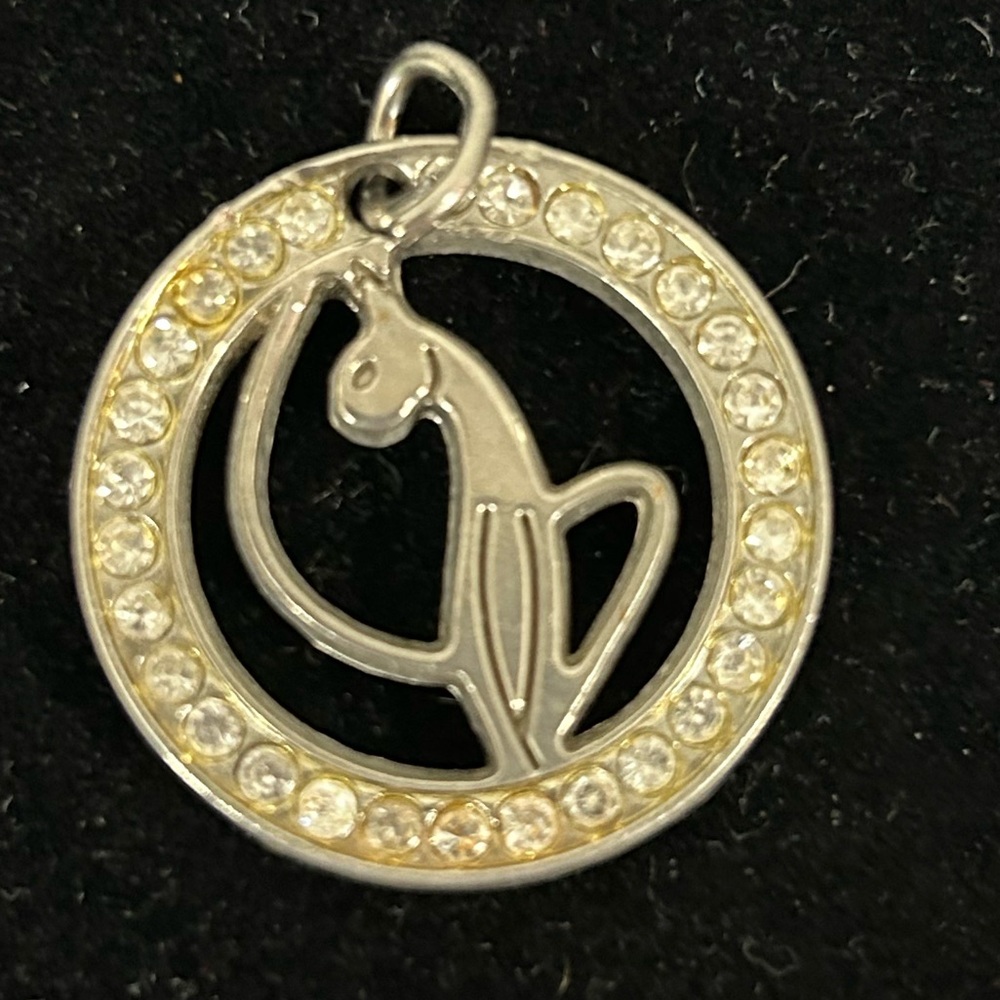 Round cat charm with clear rhinestones gold tone - Picture 1 of 2